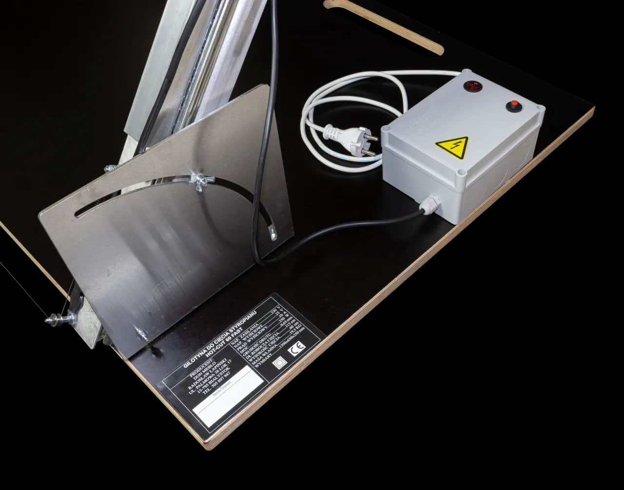 Jaki prostownik do cięcia styropianu, aby uniknąć zniszczeń materiału?