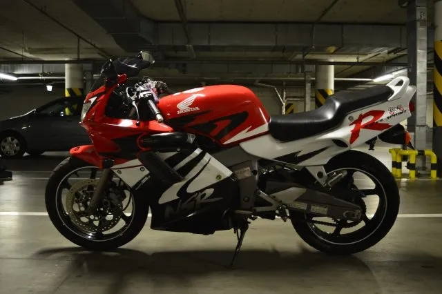 Pojemność baku Honda NSR 125 - co musisz wiedzieć przed zakupem