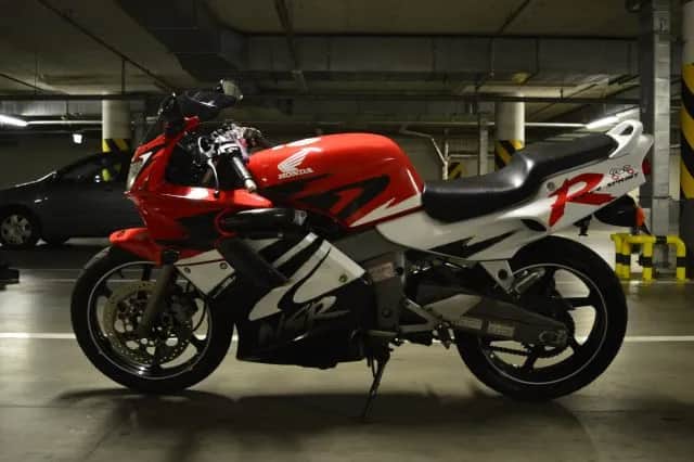 Pojemność baku Honda NSR 125 - co musisz wiedzieć przed zakupem