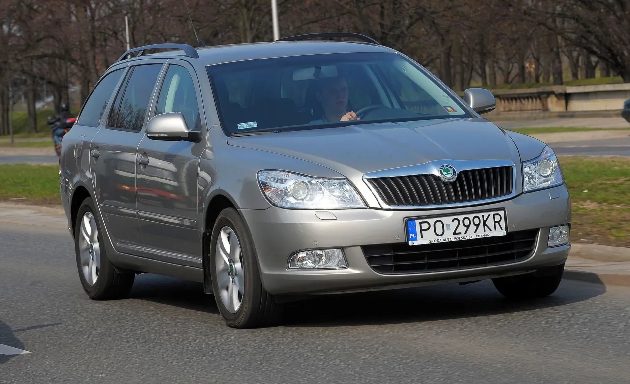 Pojemność baku Skoda Octavia 2 - ile litrów paliwa naprawdę zmieści?