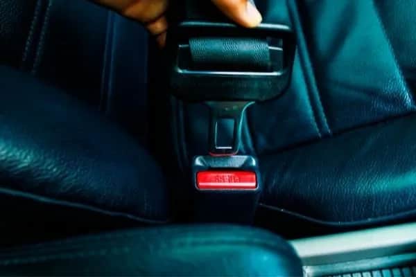 Ile punktów za pasy bezpieczeństwa? Sprawdź, co grozi kierowcom