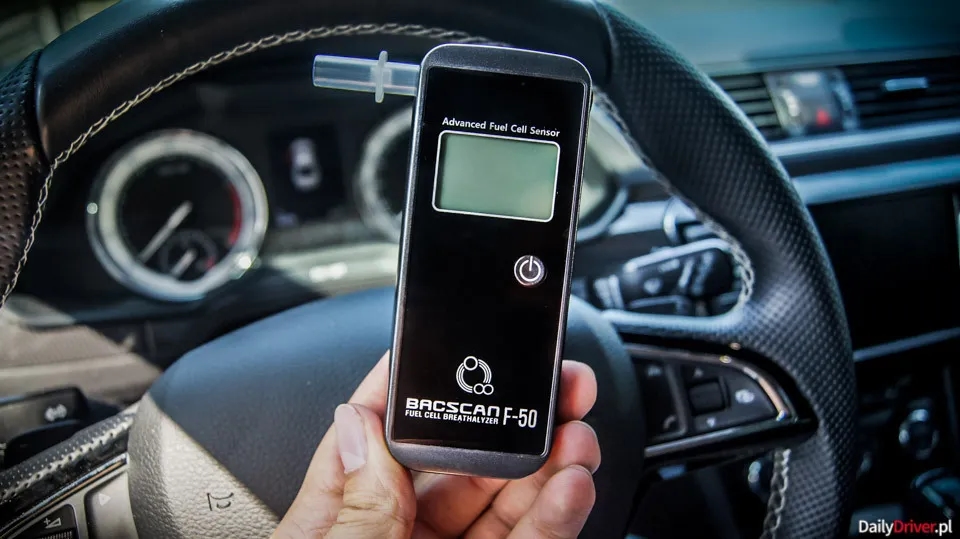 Jak dmuchać w alkomat, aby uzyskać dokładne wyniki pomiaru?