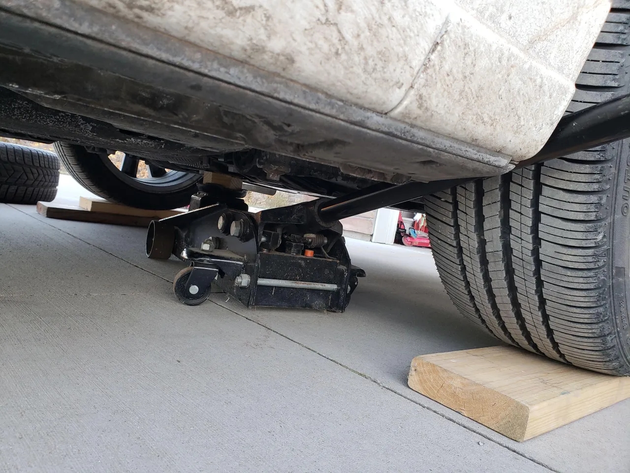 Mazda 6 gdzie podłożyć lewarek, aby uniknąć uszkodzeń samochodu