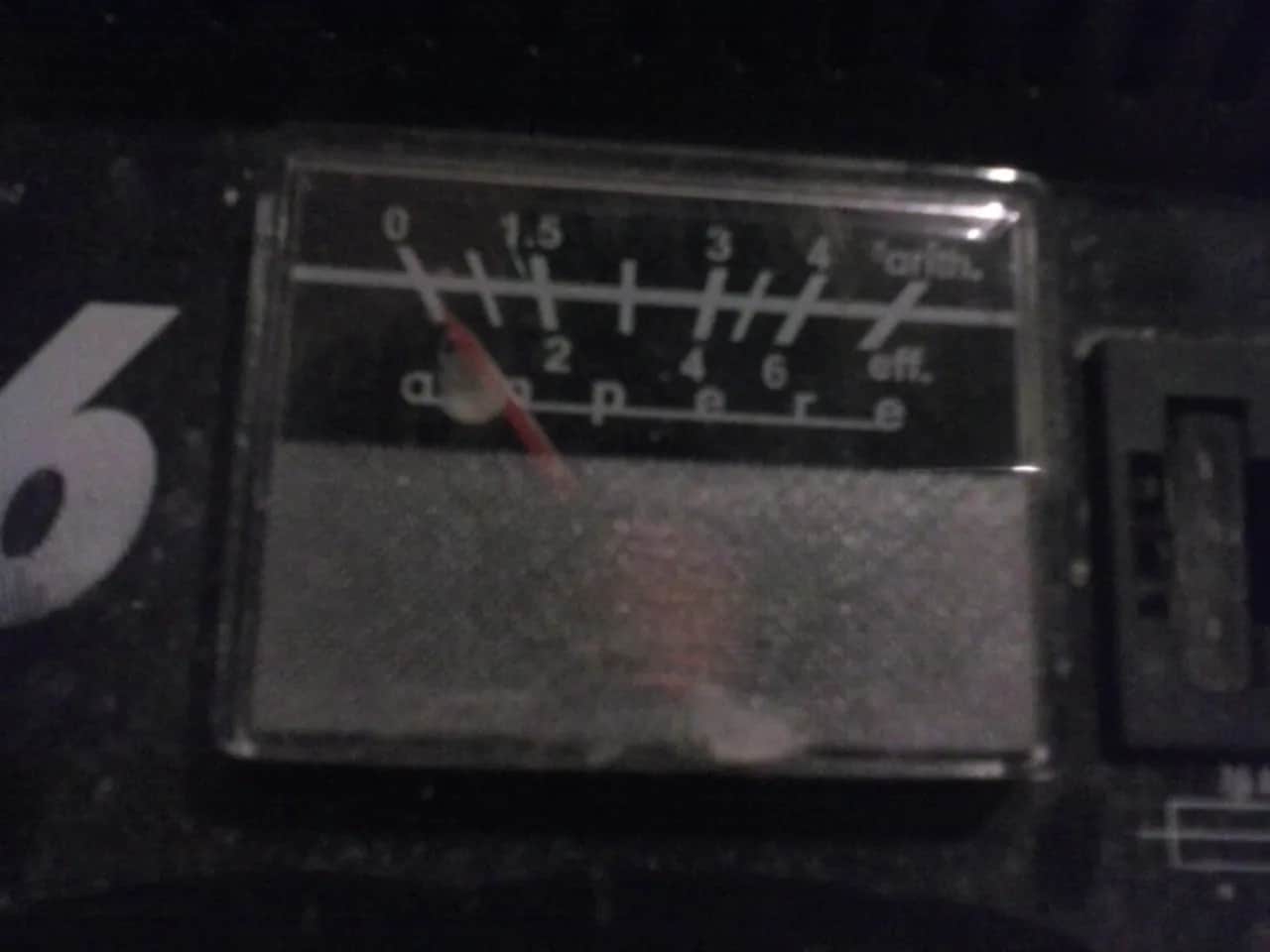 Prostownik co oznacza skala – jak interpretować prąd ładowania?