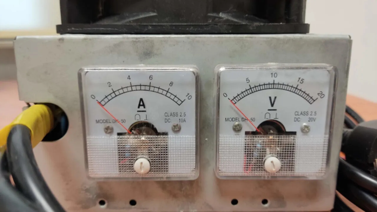 Jak zrobić prostownik z transformatora – prosta budowa i bezpieczeństwo