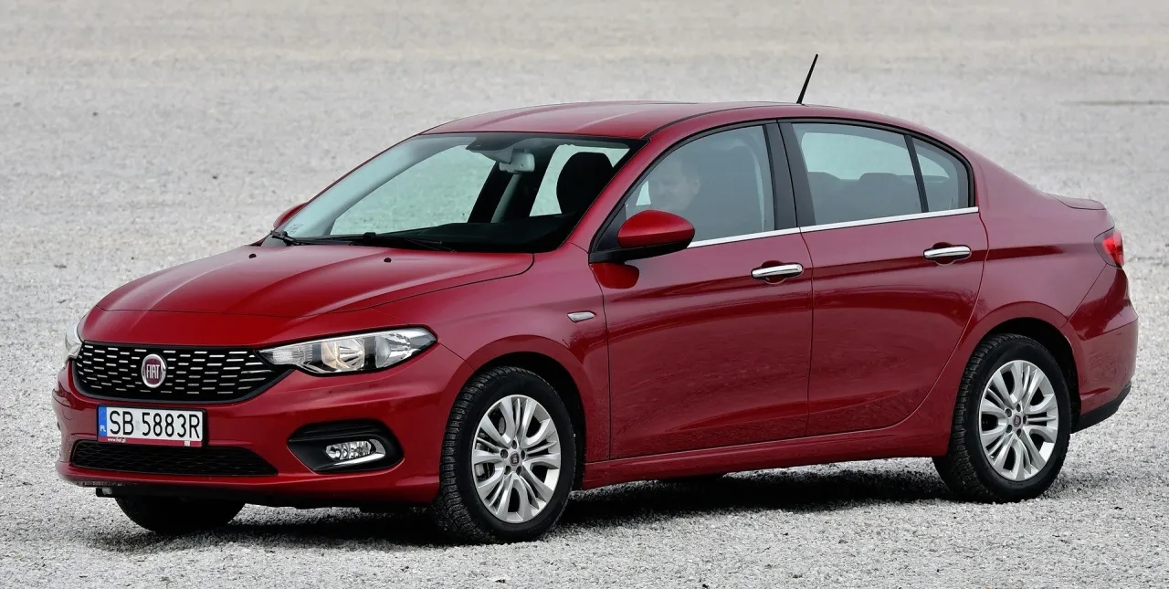 Fiat Tipo Sedan pojemność baku – 45 litrów czy 50 litrów?
