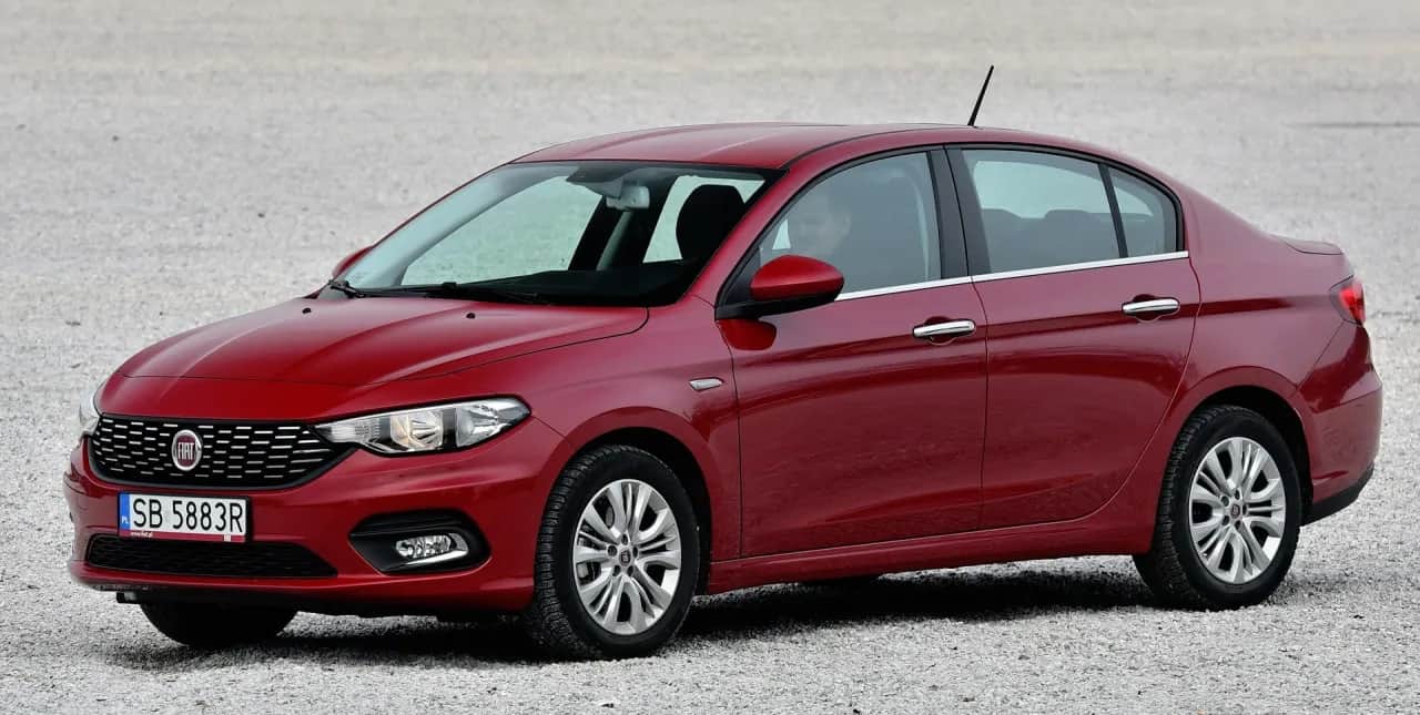 Fiat Tipo Sedan pojemność baku – 45 litrów czy 50 litrów?