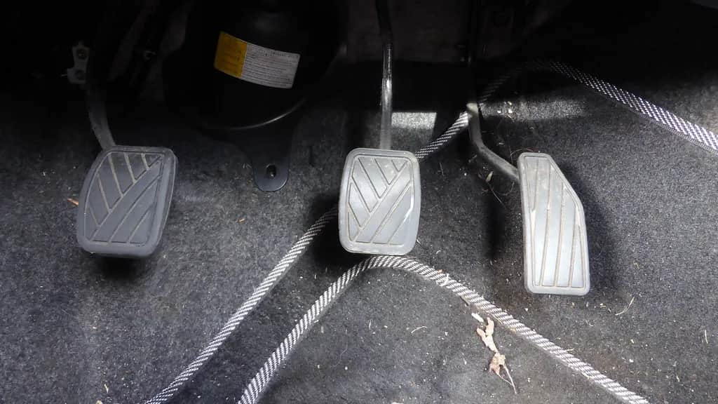 Objawy awarii pompy sprzęgła – jak je rozpoznać i uniknąć problemów