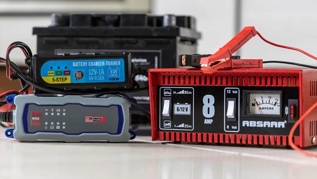 Jaki prostownik do motocykla - uniknij złego wyboru i przeładowania