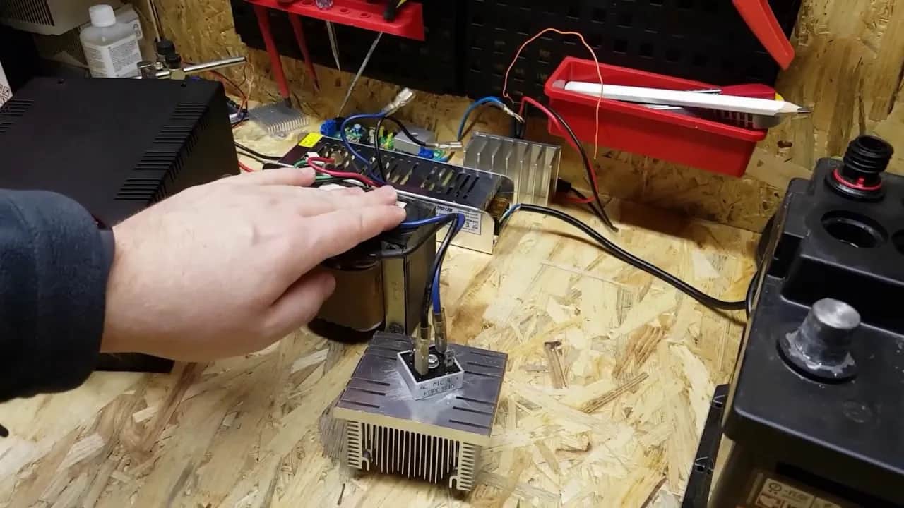 Jak dobrać prostownik do akumulatora, aby uniknąć kosztownych błędów