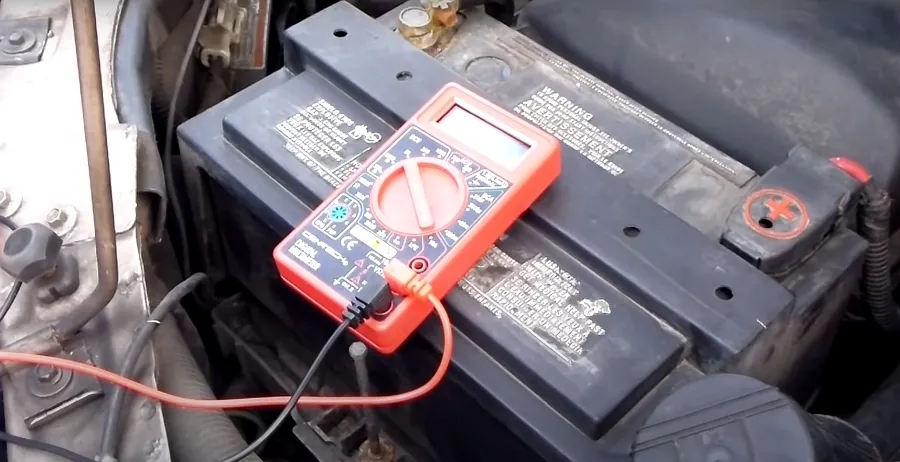 Jakie napięcie na prostowniku? Uniknij błędów przy ładowaniu akumulatora