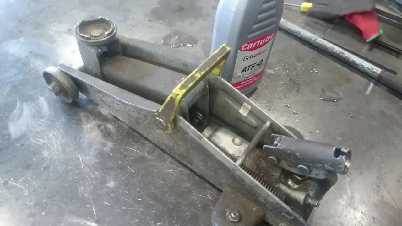 Jak dolać olej do lewarka i uniknąć kosztownych napraw