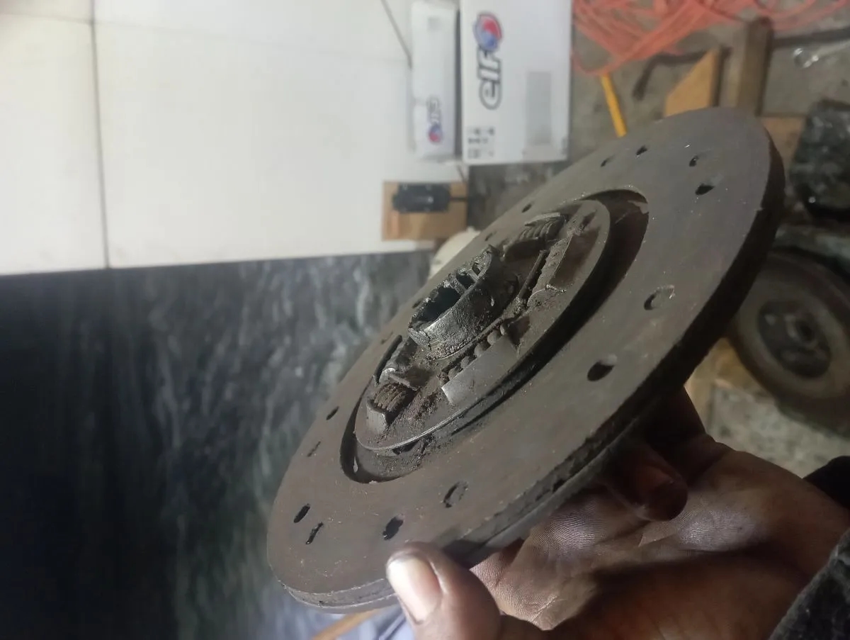 Jak założyć tarczę sprzęgła, aby uniknąć kosztownych błędów