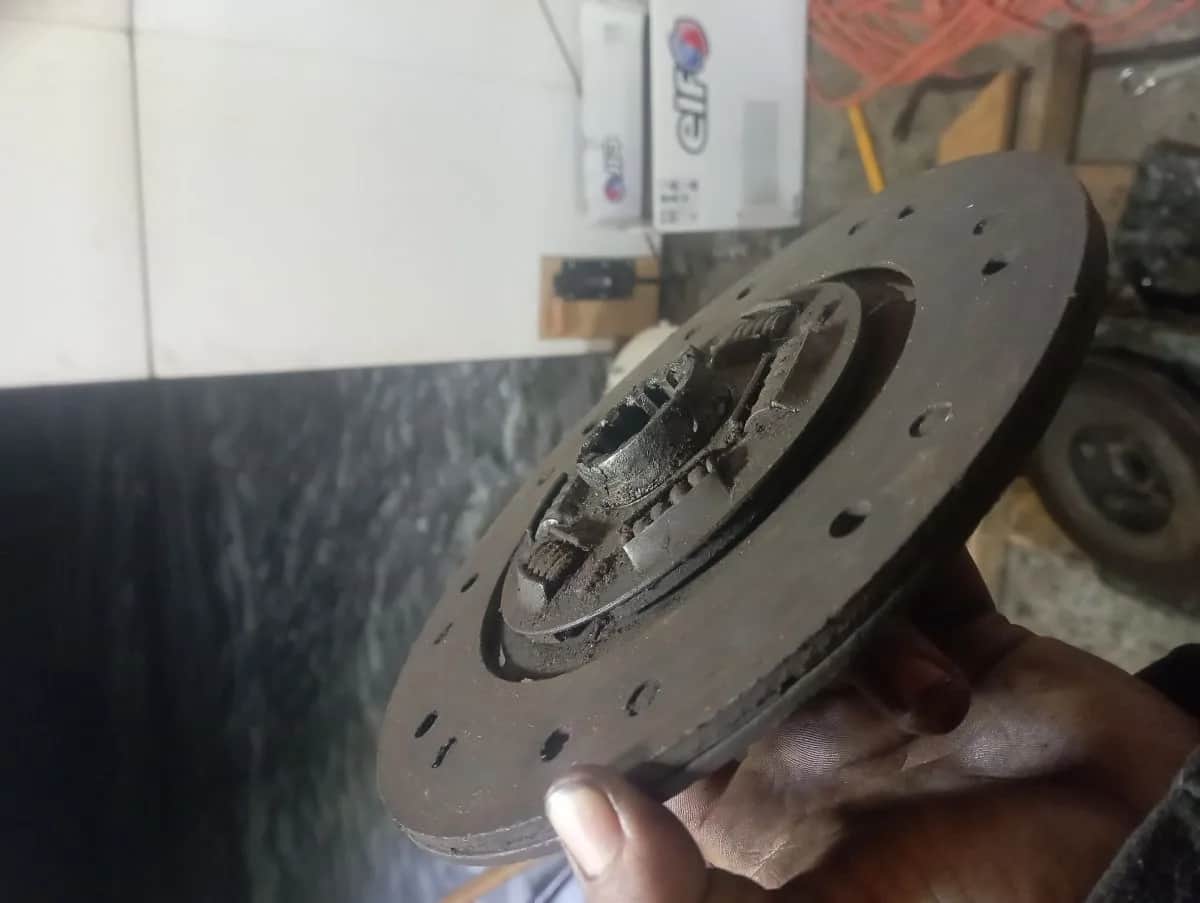 Jak założyć tarczę sprzęgła, aby uniknąć kosztownych błędów